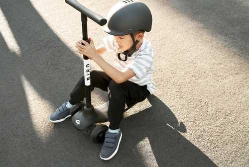 קורקינט לילדים birdie שחור סילון - תמונה 2 קורקינט לילדים birdie שחור סילון - תמונה 2